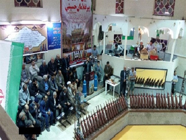 آیین تجلیل از پیر غلامان حسینی در زورخانه حیدر کرار اهواز +تصاویر