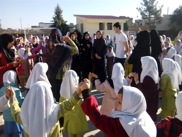 ابراز احساسات دانش آموزان از حضور "آزمون" در یک مدرسه روستایی+تصاویر