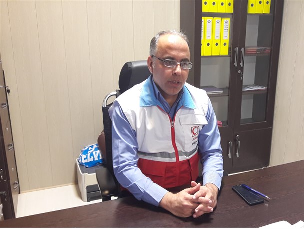 توزیع کنسرو مرغ در راستای دست گیری از افراد و اقشار نیازمند است/ جمعیت هلال احمر فعالیتش، فعالیت سیاسی نیست