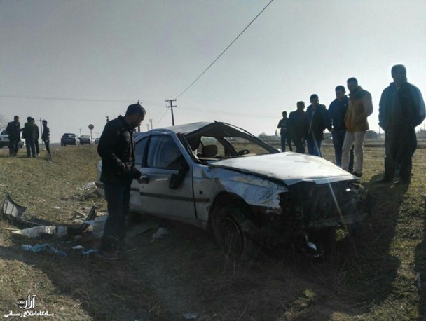 واژگونی پژو 405 در ورودی روستای پاراقشلاق/ تصویری