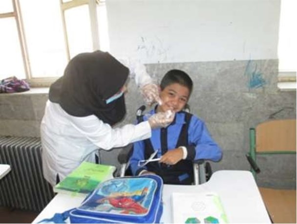 ثبت‌نام ۷۰۰ دانش‌آموز فیروزکوه در پرونده الکترونیک سلامت و معاینات غربالگری