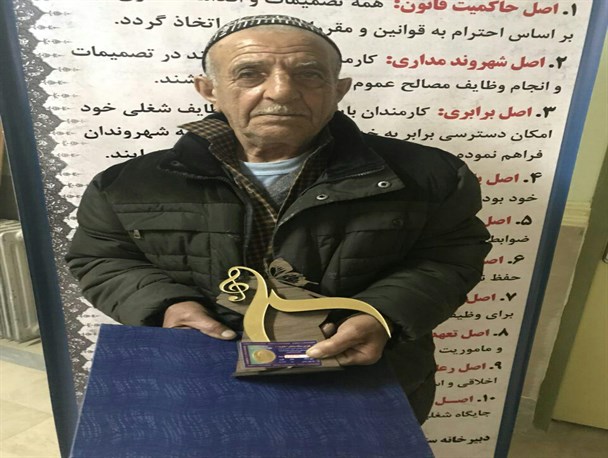 هنرمند پیشکسوت سردشتی نوازنده برتر در جشنواره سراسری موسیقی کار شد