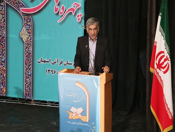 هیچ فخری بالاتر از آموزگاری قرآن نیست