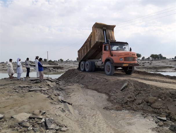 از بازگشایی راه های روستایی تا تأمین آذوقه و آب شرب به سیل زدگان+تصاویر