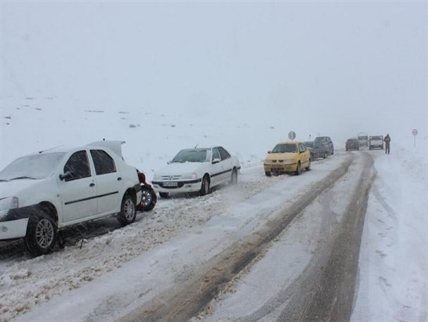 جاده کندوان همچنان مسدود/ برف راه ارتباطی ۱۳۰ روستای غرب مازندران را بست