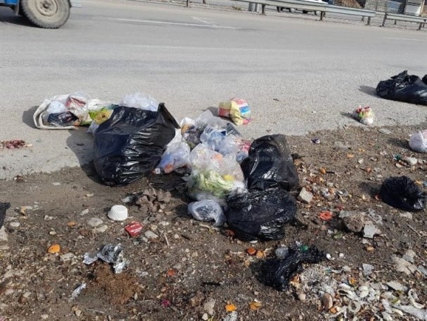 گلایه شهروندان یاسوجی از ریختن زباله‌های خانگی در معابر عمومی+تصاویر