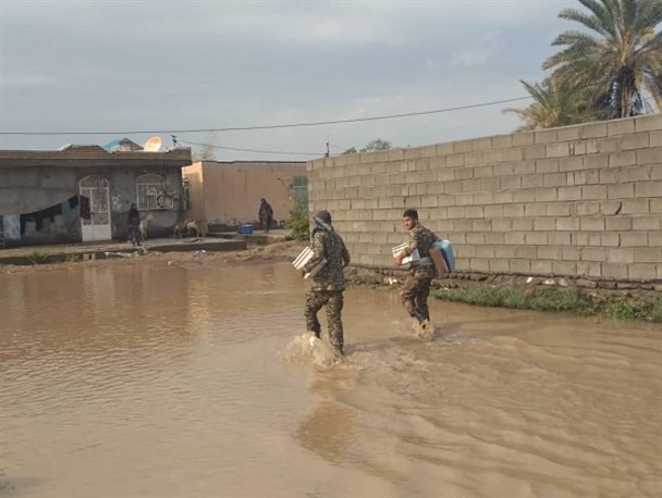 تقدیر مردم سیل‌زده میناب از تلاش‌های جهادی سپاه