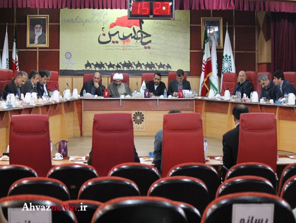 از حضور شهروند اهوازی با ماسک و دست نوشته در جلسه تا قهر معاون شهردار از صحن شورا