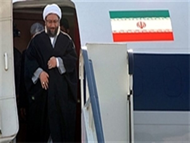 آیت‌الله آملی‌لاریجانی وارد فرودگاه خرم‌آباد شد