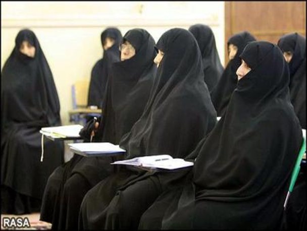 حضور بیش از 400 دانش پژوه در دوره های کوتاه مدت حوزه علمیه خواهران استان بوشهر