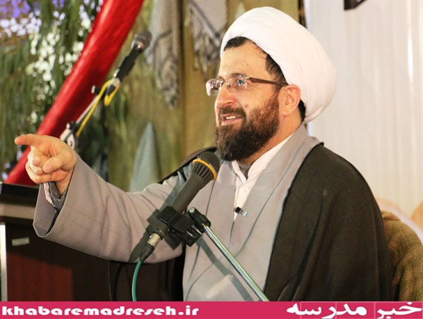 شهادت مدال افتخار بر سینه مجاهدان است/دانش‌آموزان باید ادامه‌دهنده راه شهدا باشند