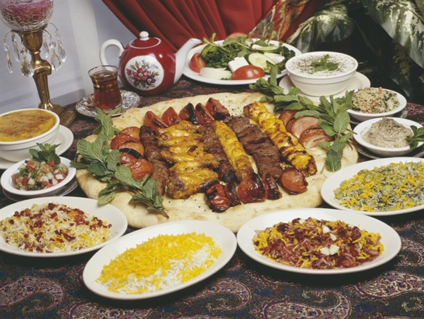 گستردگی سفره‌‌های شام و نهار انتخاباتی در صومعه‌سرا