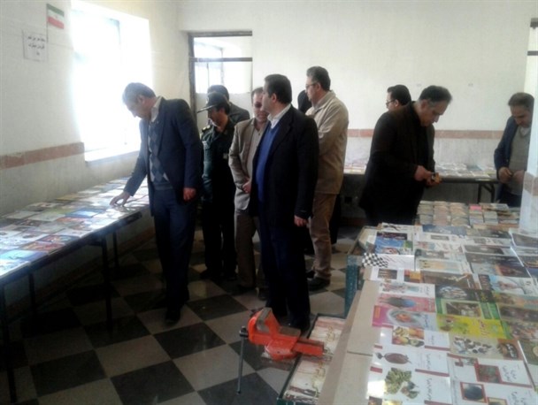 برپایی نمایشگاه کتاب در نمین+تصاویر