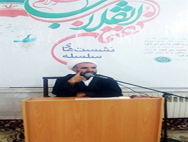 جریان نفوذ به دنبال رخنه در مراکز تصمیم گیری و تغییر باورهای جامعه است/بورسیه های خارج از کشور از نشانه های نفوذ است