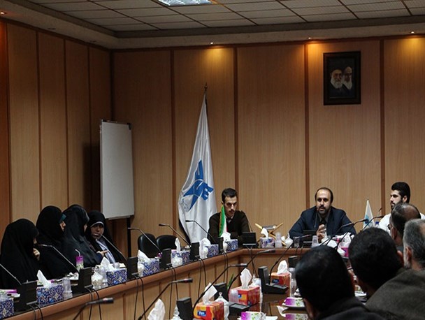 نشست هم اندیشی دانشجویی با موضوع انتخابات در دانشگاه آزاد اسلامی رشت + گزارش تصویری