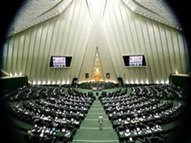 خطر نفوذ اقتصادی در کمین خانه ملت / لیست های سیاسی که مفسدان اقتصادی می بندند