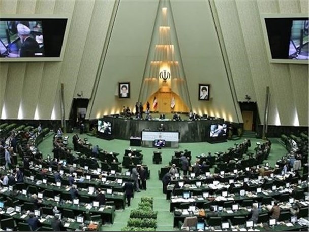 نظارت مجلس؛ سدی محکم و استوار در مقابل قانون گریزی ها/ نماینده مردم خاش: نمایندگان نباید تحت تاثیر فشارهای سیاسی جهت "نظارت بر قوانین" قرار بگیرند