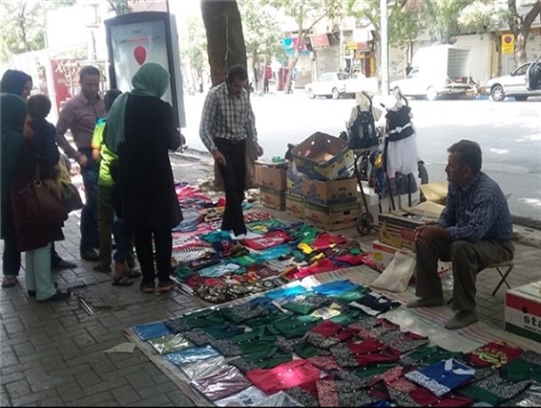 کلید قفل شغل های کاذب را چه کسی باز می کند/ مدیر خدمات شهری: کسبه عامل دست فروشی هستند