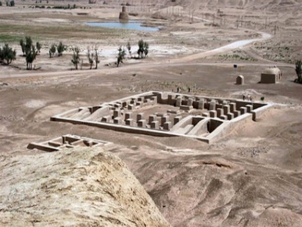 فروش آب معدنی 5 هزار تومانی در شهر 5 هزار ساله سیستان!/ کمبود امکانات گردشگری در شمال استان