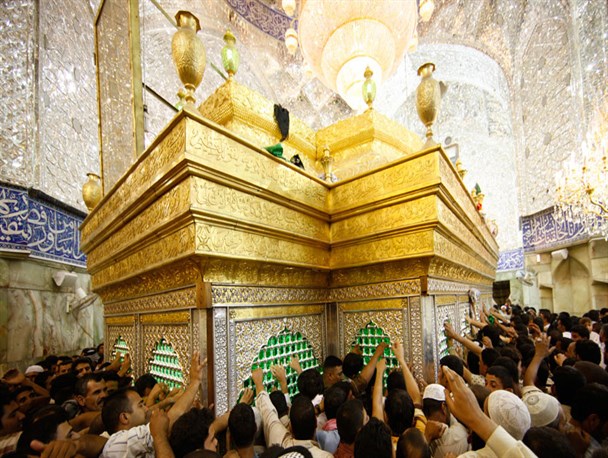 مراحل ساخت و قلم زنی دربهای حرم عموی امام زمان (عج) در کرج رونمایی شد