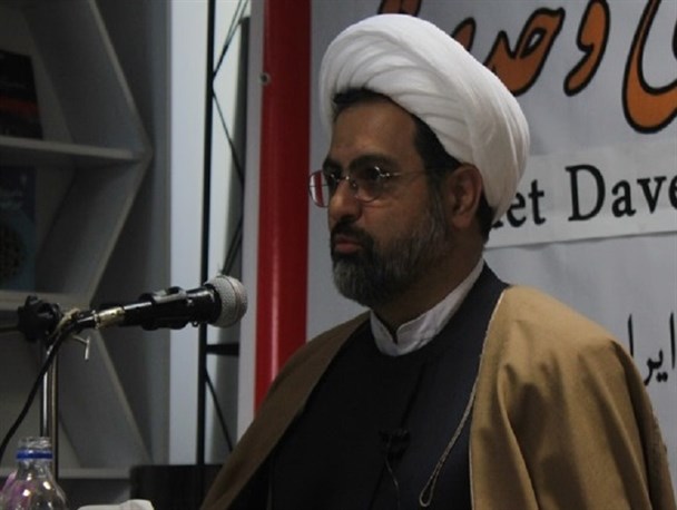 تا زمانی که سیستم اقتصادی مستقر در کشور ربا را نپذیرد، تحقق سیستم بانکی بدون ربا امکان پذیر نیست/ مردم از انقلاب به دنبال دست یافتن به رفاه نبودند