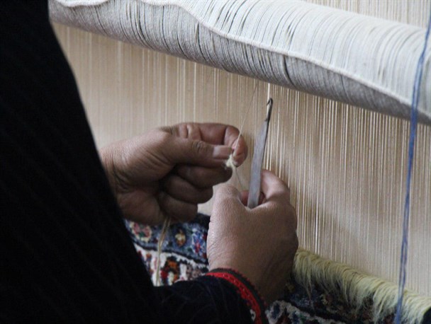 گزارش تصویری/ نقشی از «اراده» بر تار و پود قالی