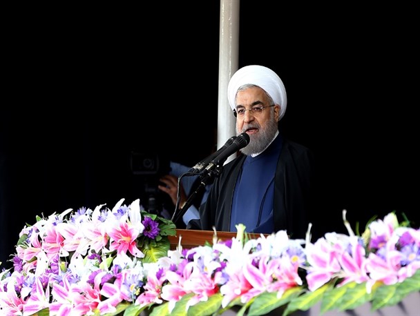 شهادت مدافعان وطن بر اراده ملت ایران در مبارزه با تروریسم افزوده است/ زیر بار استبداد و نوکری اجانب نمی رویم/ آمریکا و صهیونیست را از منطقه بیرون می‌کنیم