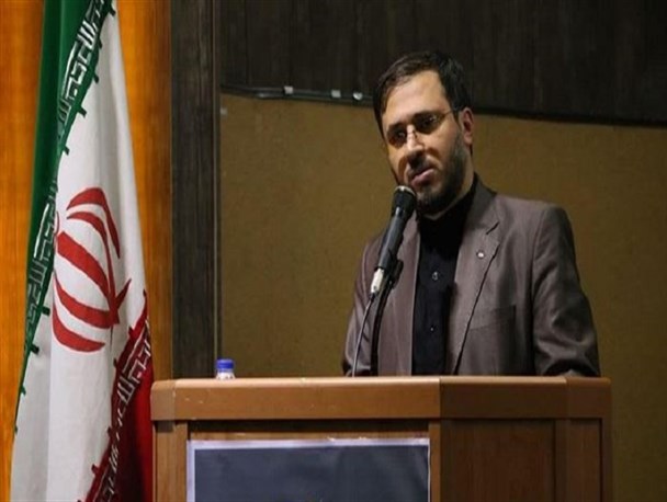 دبیر مجمع شعرای آئینی کمیت: "شعر" تاریخ منظوم انقلاب است/ شعرا نقش عظیمی در حرکت‌های انقلابی داشتند
