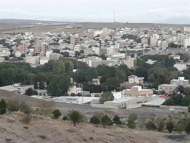 ساکنین خیابان "شهید رحمانی" تاکستان از انشعابات شهری محروم هستند