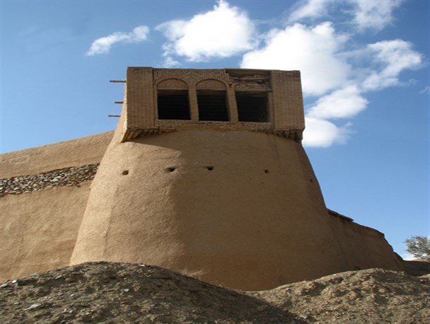 قلعه اشتران تویسرکان یادگاری زیبا در مسیر گنجنامه