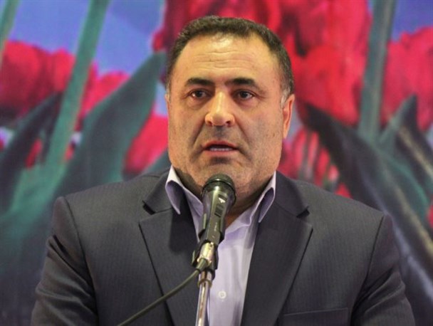 وفادار از فرمانداری خداحافظی کرد