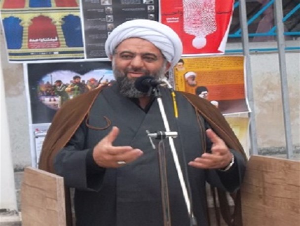 توجه ویژه به قرآن و اهل بیت ، مانع گمراهی انسان در زندگی می شود