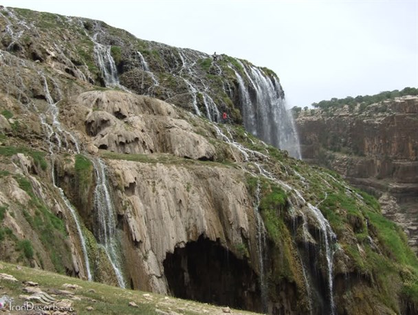 آبشار کمر دوغ بهشت جنوب غربی ایران/چشم اندازهای کمردوغ مسافران نوروزی را به خود فرا می خواند+ تصاویر