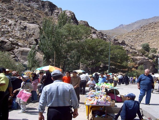 جولان دستفروشان در گنج نامه تمامی ندارد/صرف هزینه یک میلیارد تومانی که پس از سالها نتیجه ای نداد