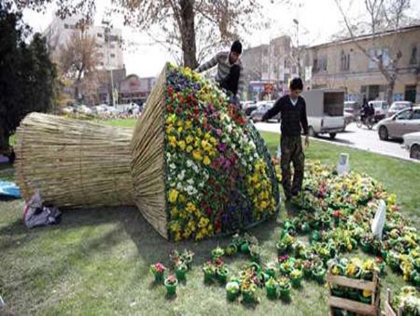 10 المان نوروزی در بروجرد نصب شد