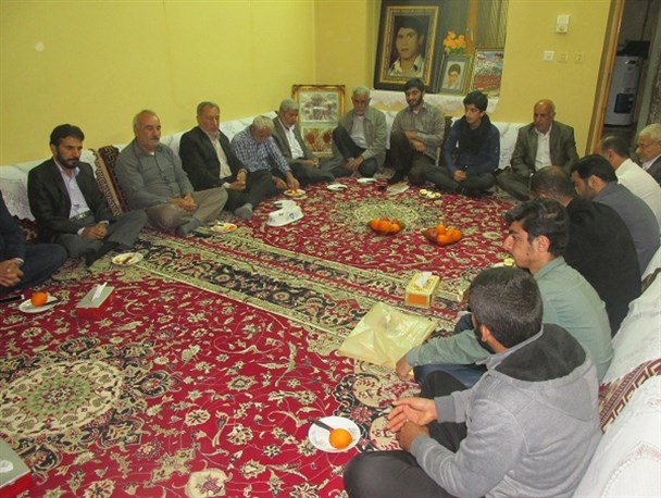 دیدار بسیجیان با خانواده شهید تخریب چی آبپخش+ تصاویر