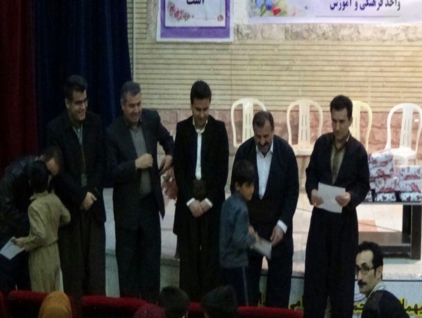 تجلیل از دانش آموزان برتر تحصیلی و نفرات برتر قرآنی در ثلاث باباجانی
