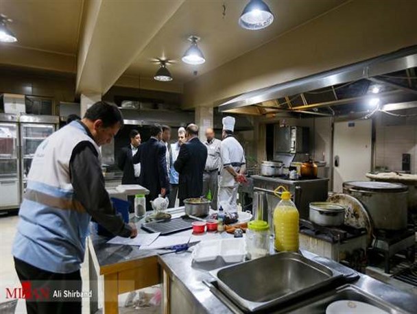 افزایش نظارت بر مراکز پرتردد استان زنجان در ایام نوروز توسط کارشناسان بهداشت محیط