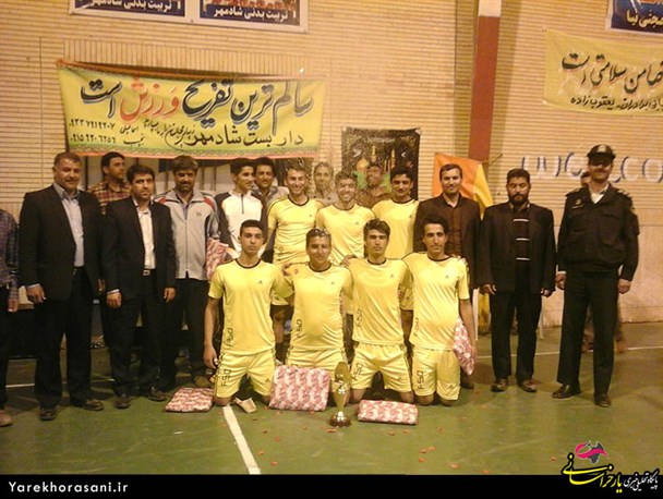 قهرمانی تیم فوتسال ایثار خلیل آباد در مسابقات شادمهر + تصاویر