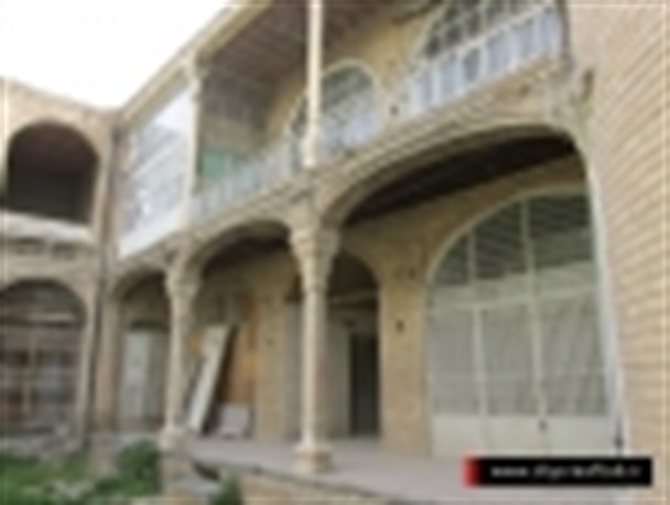 خبرنگاران استان مرکزی از روند مرمت بازار تاریخی اراک بازدید کردند