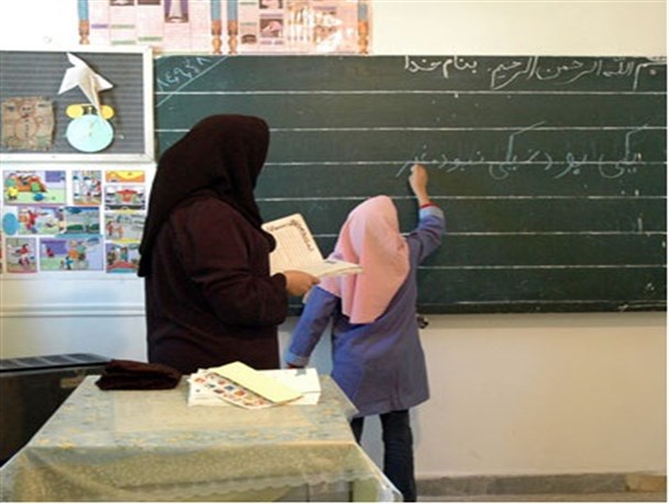 تفاوت معلمان و سایر کارمندان در چیست؟/اصلاح حقوق فرهنگیان خارج از اختیارات مجلس است