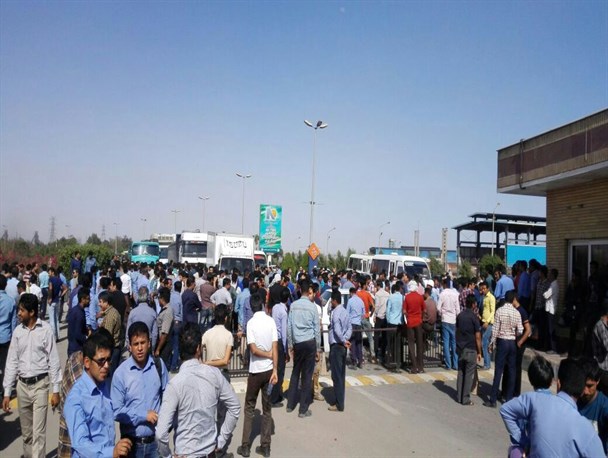 موج مشکلات کارگری به جنوب کشور رسید/ تجمع 600کارگر بخش خدمات مجتمع آلومینیوم المهدی هرمزگان +تصاویر
