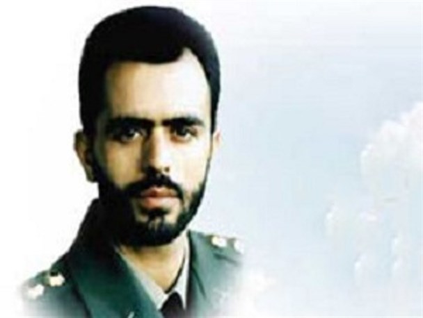 افتخار می کنم که برادرم در لباس ارتش شهید شد