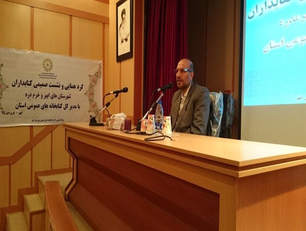 کتابداران، سفیران فرهنگ و کتابخوانی در بین مردم هستند
