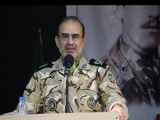 29 فروردین مدال زرین امام(ره) بر گردن ارتش آویخته شد/سهم ارتش در اقتصاد مقاومتی تولید امنیت است