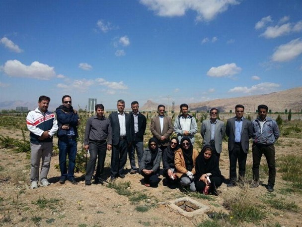 بازدید اساتید و دانشجویان دانشگاه کاشان از پارک جنگلی شهدای نراق