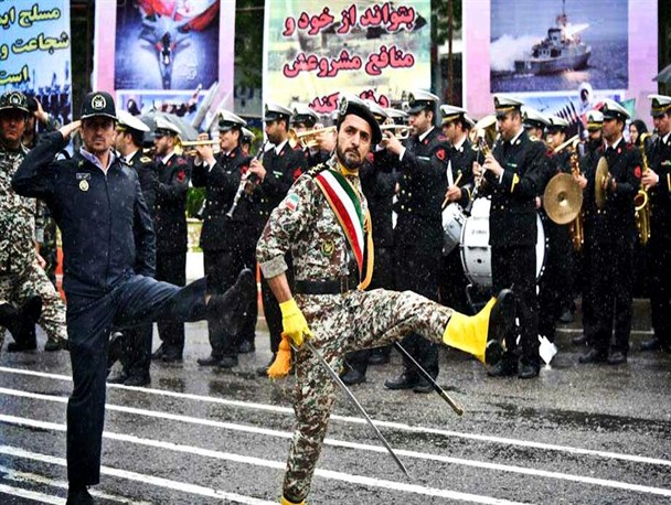 رژه اقتدار ارتش در مرکز مازندران+تصاویر