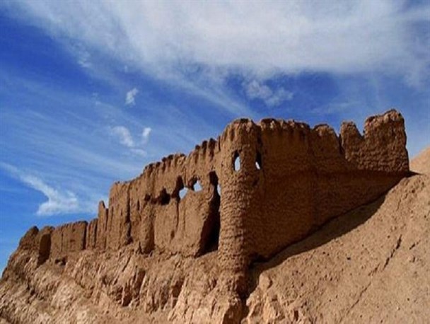 احیاء قلاع دختر و اردشیر سبب رونق گردشگری کرمان می شود