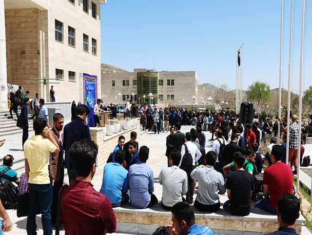 «پایان ترم روحانی؛ قبول یا مشروط»در دانشگاه اراک+تصاویر
