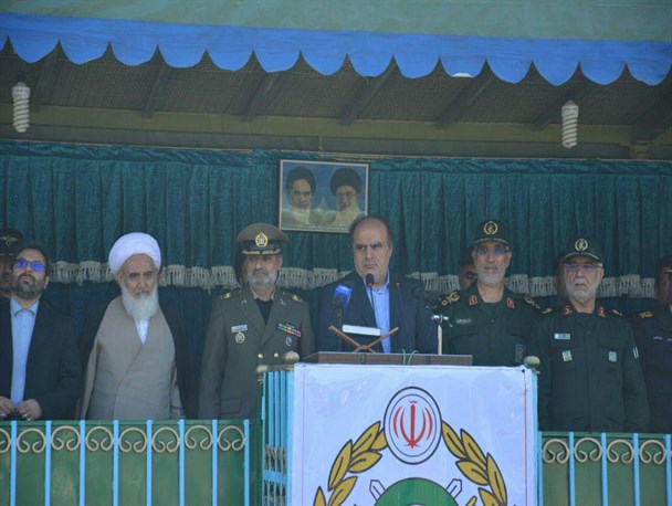 استاندار کرمانشاه: تقویت بودجه دفاعی کشور باید از مهمترین اولویت ها باشد/ امام جمعه کرمانشاه: همه باید پاسدار اسلام باشیم/فرمانده قرارگاه منطقه‌ای غرب ارتش: ارتش آمادگی رزمی صد در صد برای مقابله با دشمنان را دارد